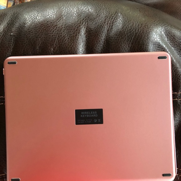 Lenrich IPAD case with Bluetooth Keyboard - Picture 2 of 6